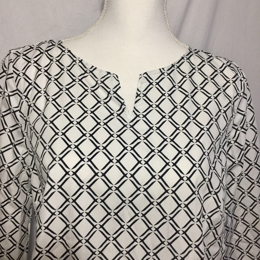 Chico’s Wrinkle Resistant Tunic Sz S/4
NEW - Picture 3 of 14